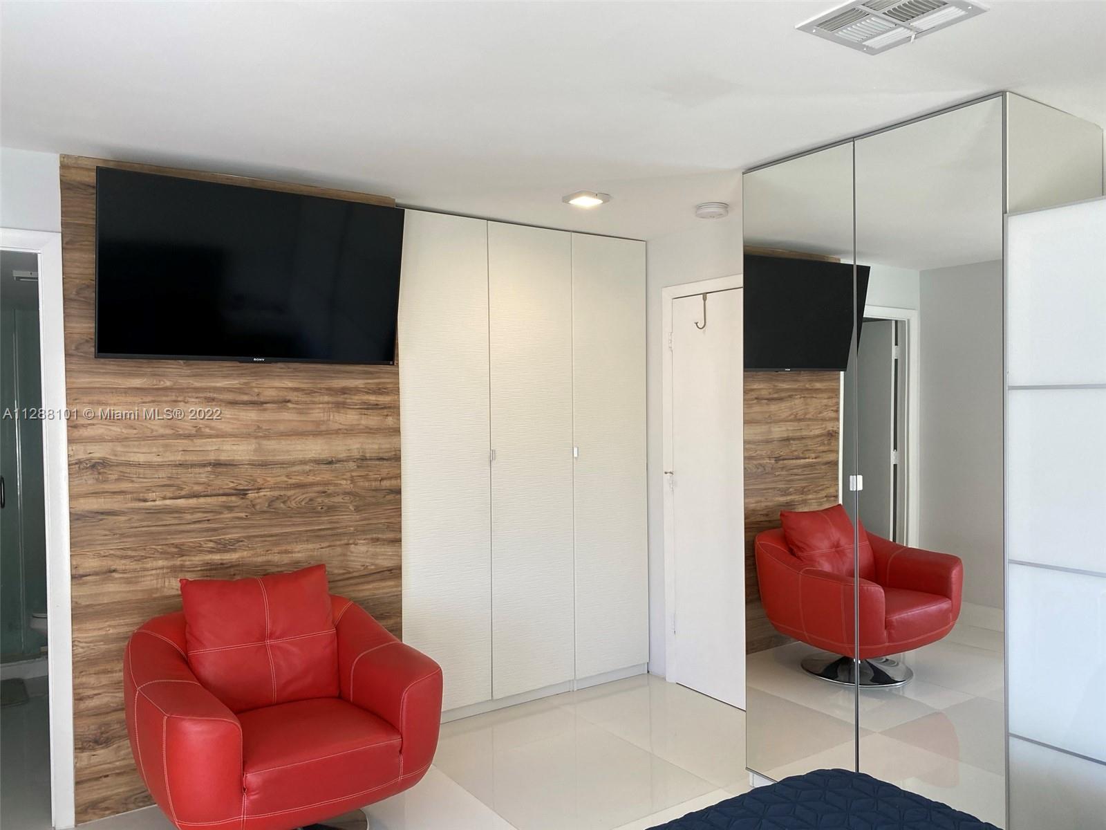 6545 Indian Creek Dr Unit: 306