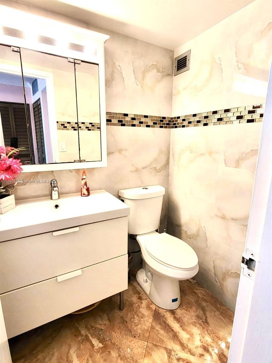 16919 N Bay Rd Unit: 1007