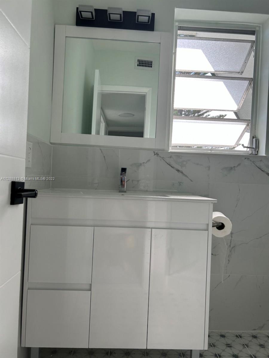 18706 NE 18th Av Unit: 206