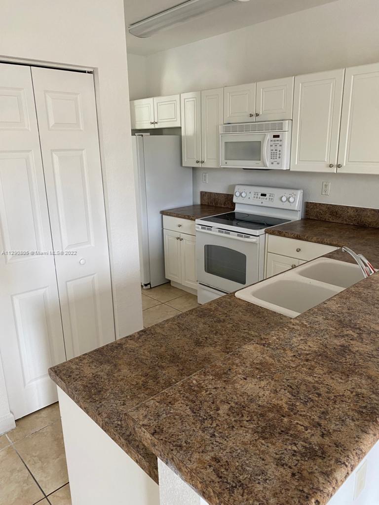 2932 SE 2nd Dr Unit: 13