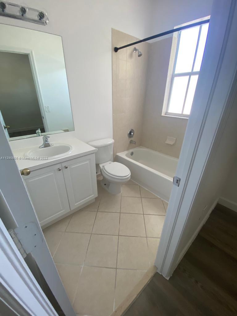 2932 SE 2nd Dr Unit: 13