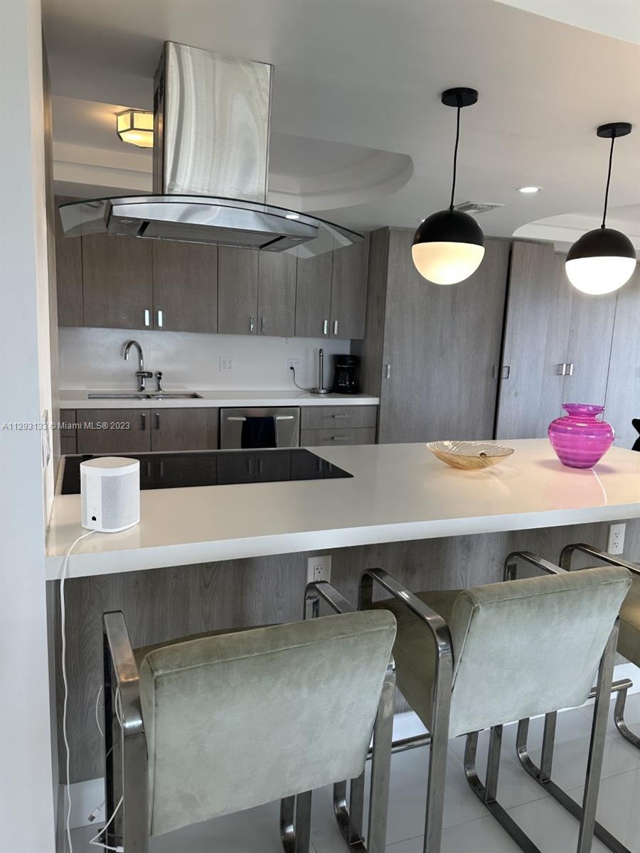 1800 NE 114th St Unit: 2110