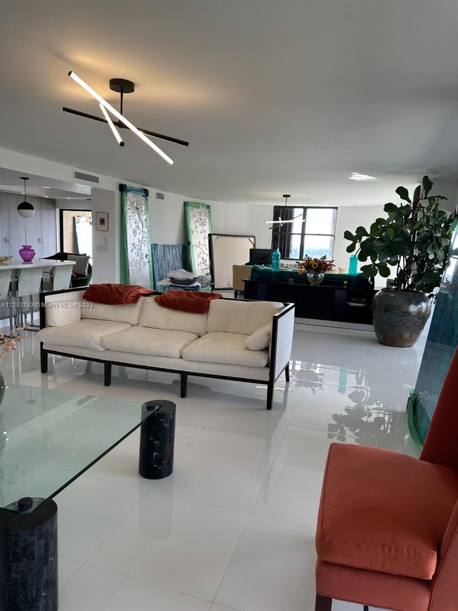 1800 NE 114th St Unit: 2110