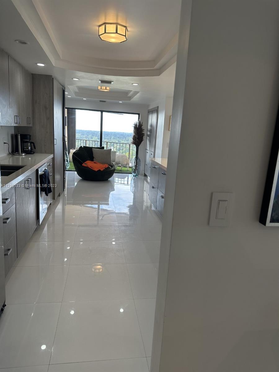 1800 NE 114th St Unit: 2110