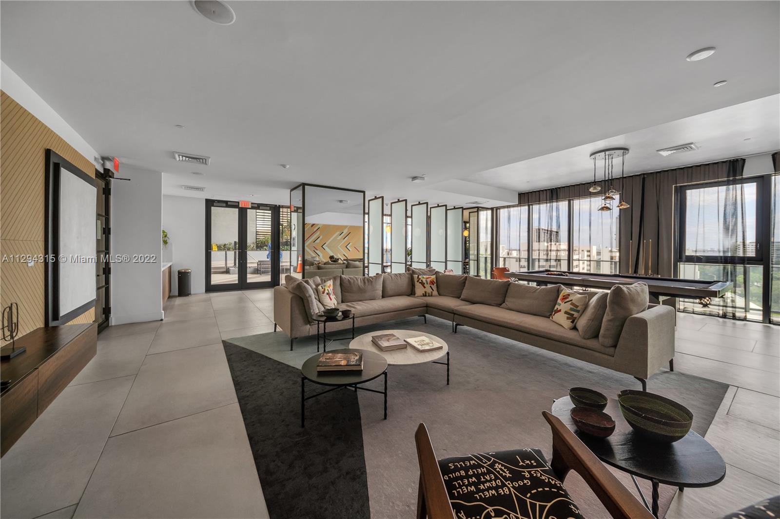 121 NE 34th St Unit: L606