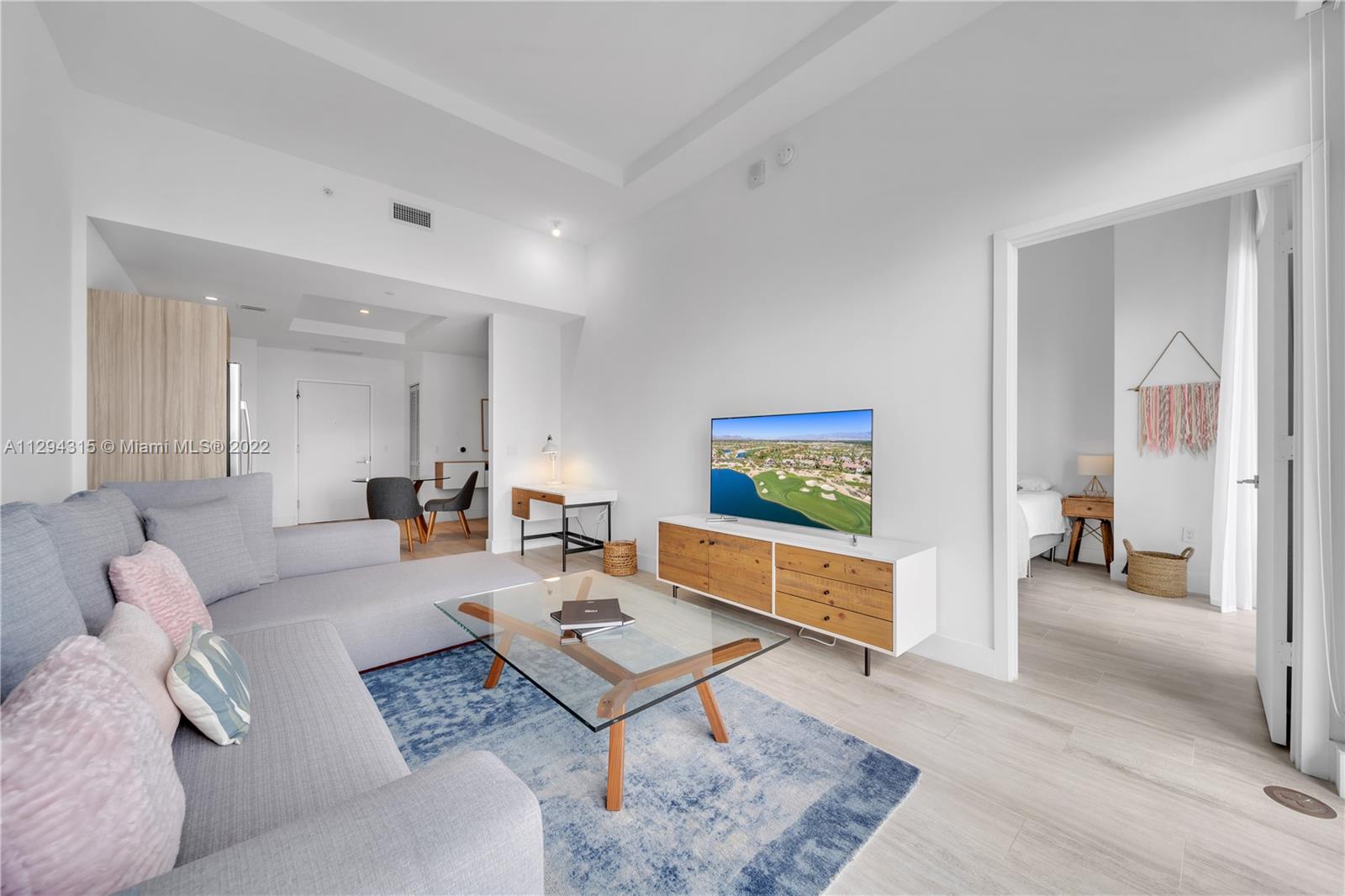 121 NE 34th St Unit: L606