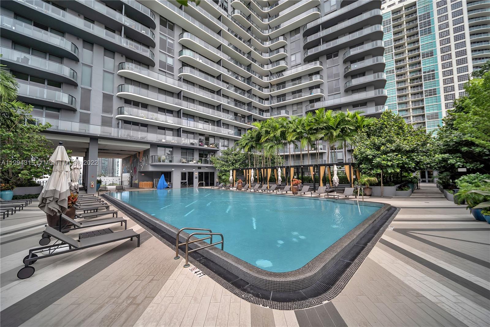 121 NE 34th St Unit: L606