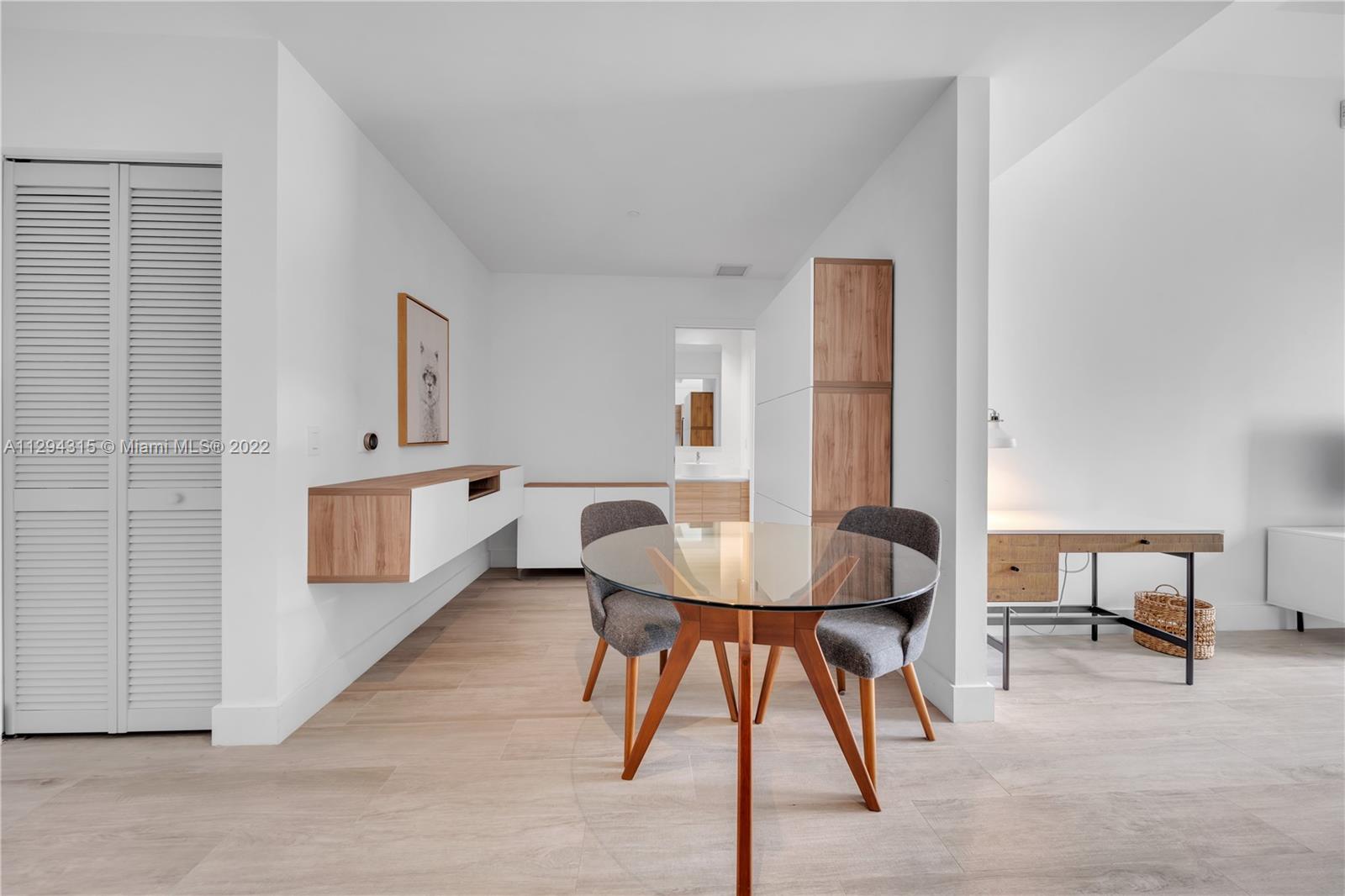 121 NE 34th St Unit: L606