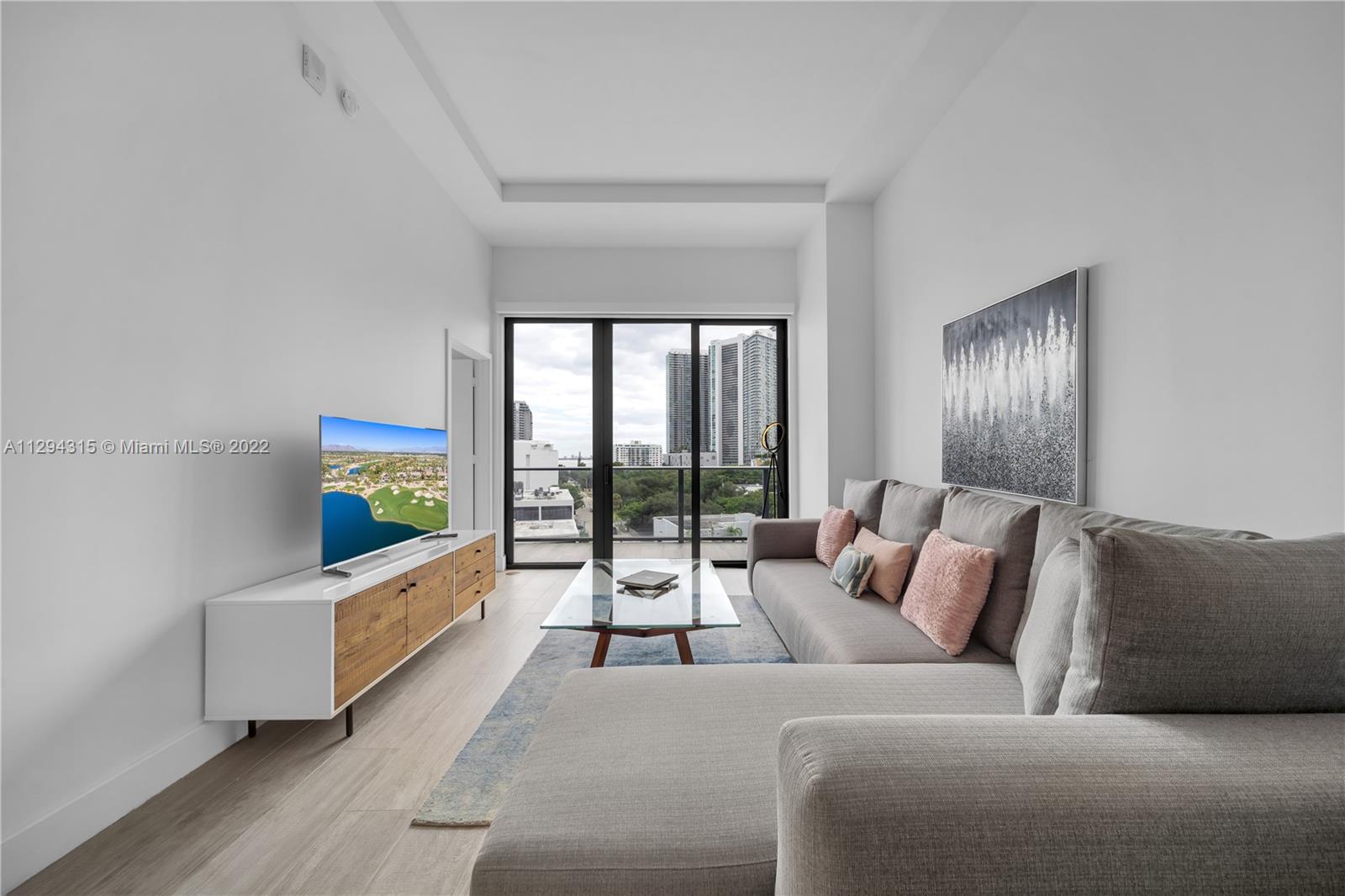 121 NE 34th St Unit: L606