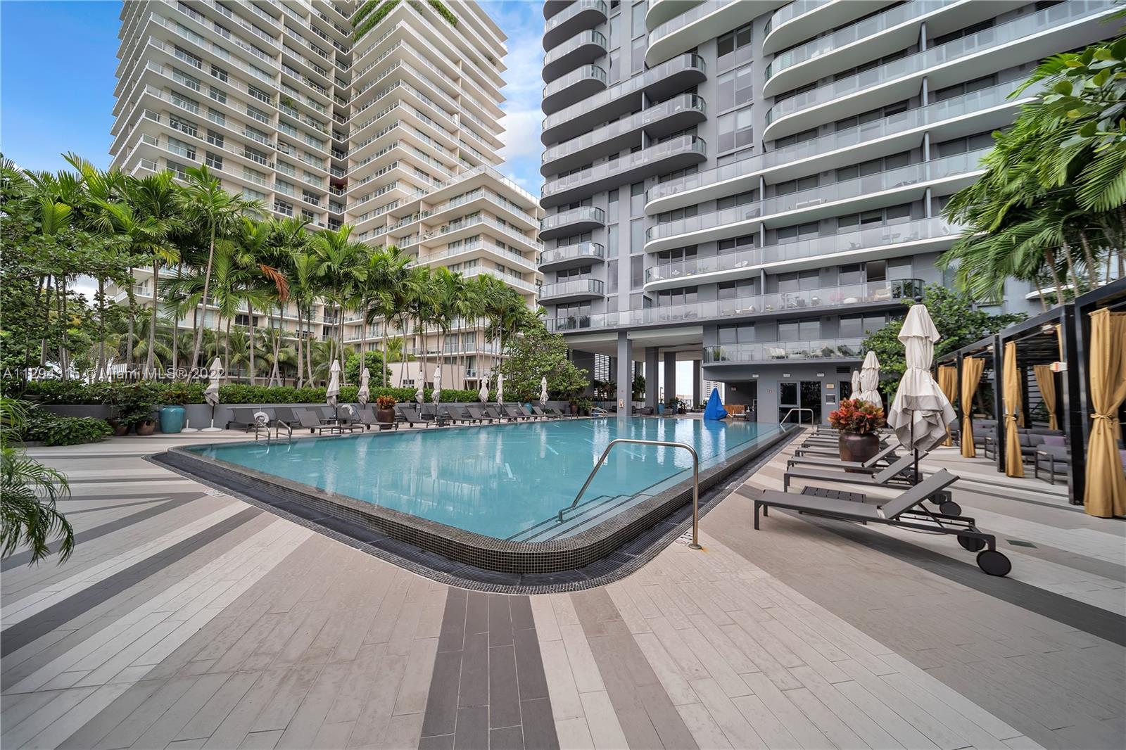 121 NE 34th St Unit: L606
