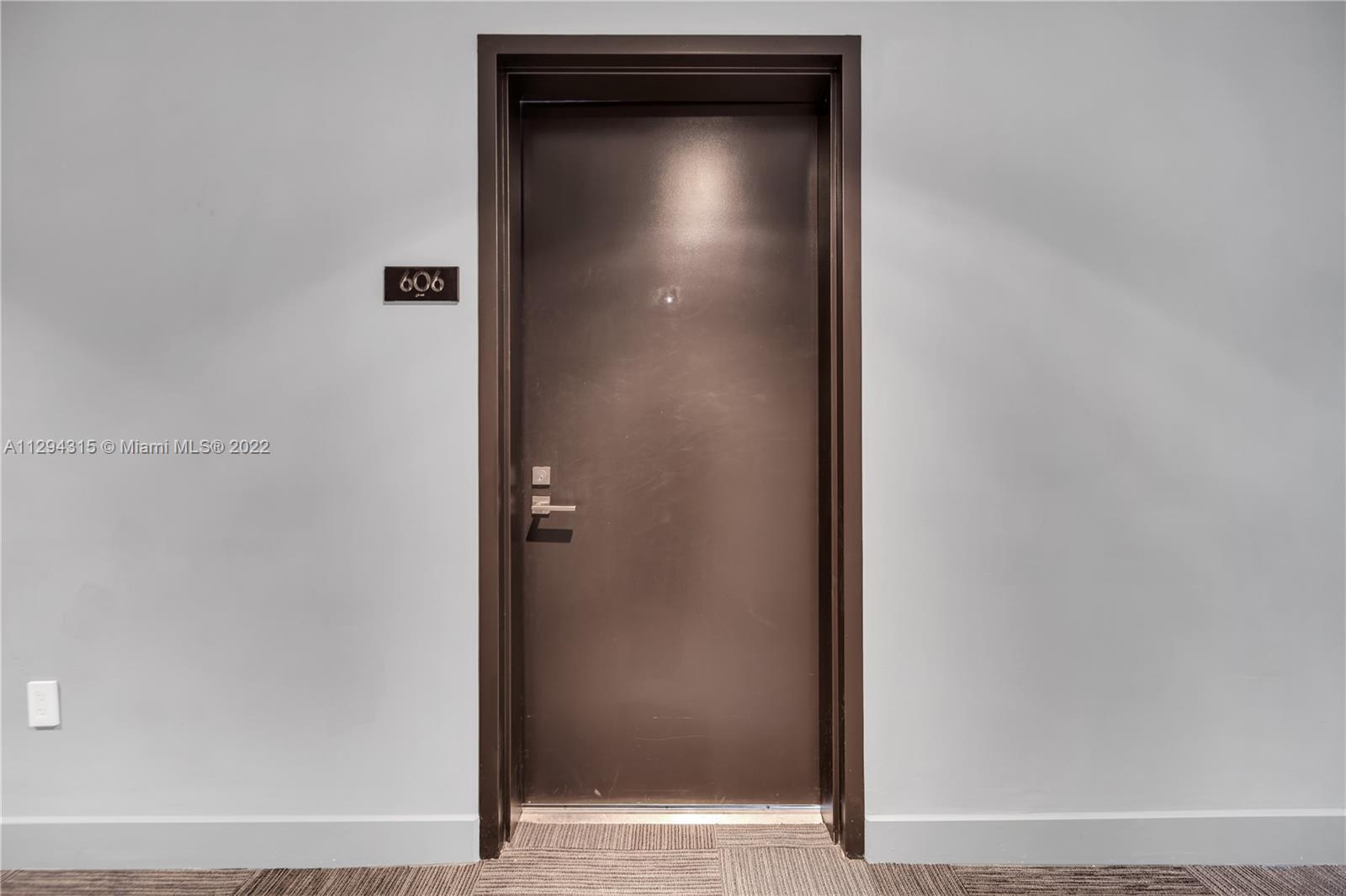 121 NE 34th St Unit: L606