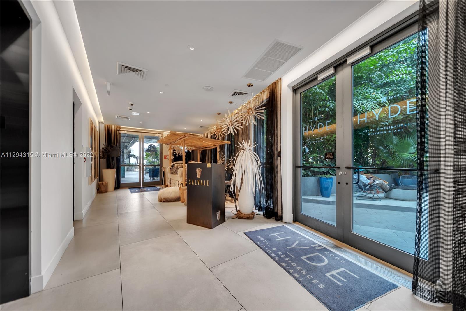 121 NE 34th St Unit: L606