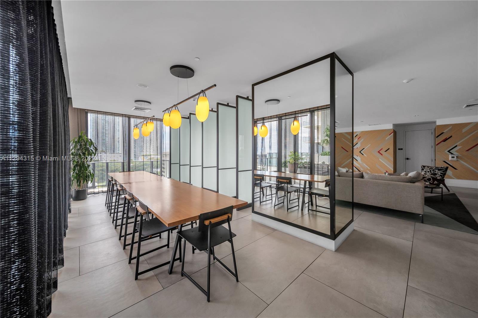 121 NE 34th St Unit: L606