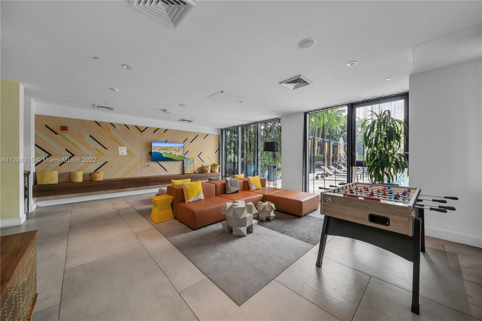 121 NE 34th St Unit: L606