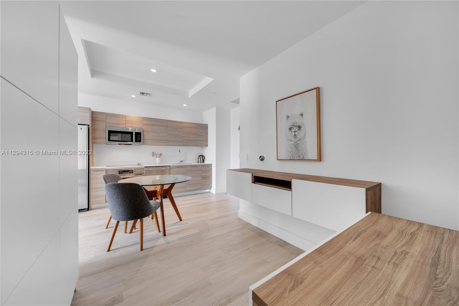 121 NE 34th St Unit: L606
