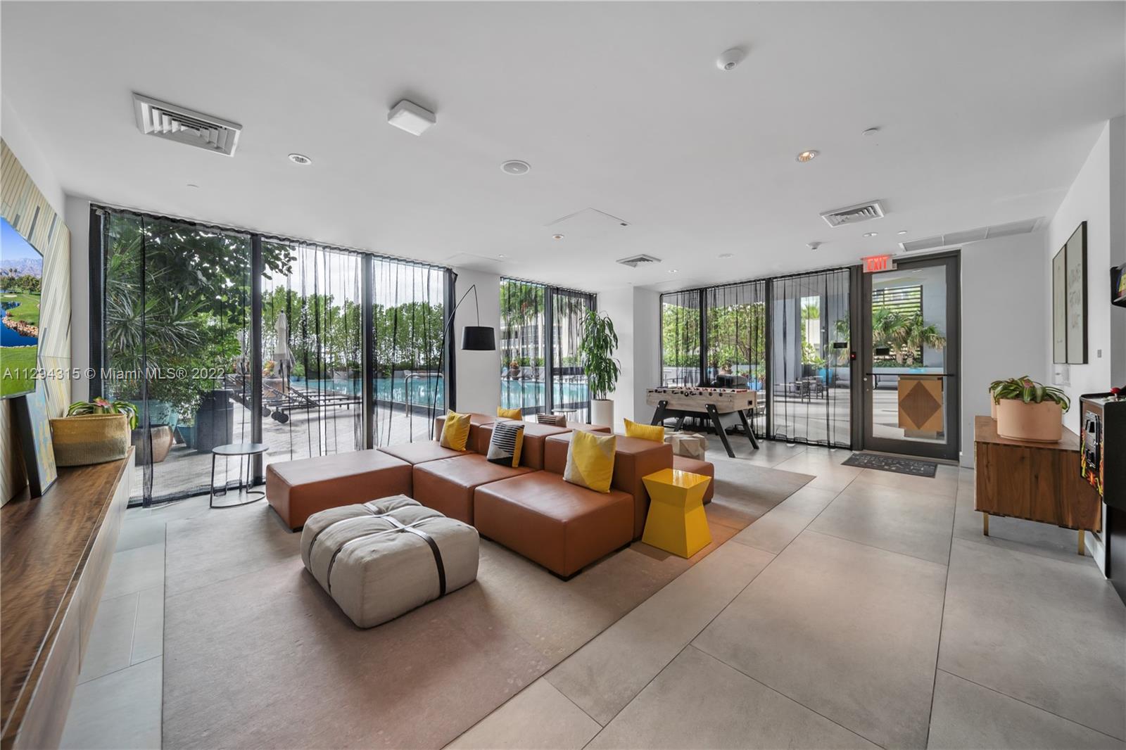 121 NE 34th St Unit: L606