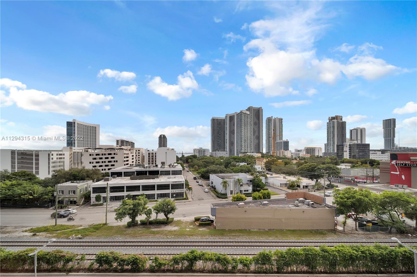 121 NE 34th St Unit: L606