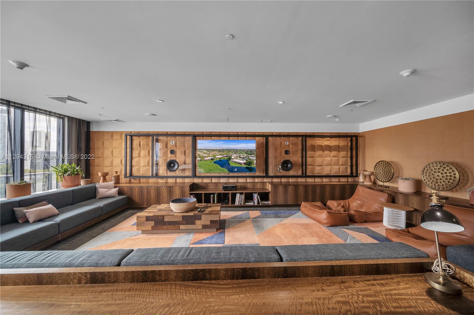121 NE 34th St Unit: L606