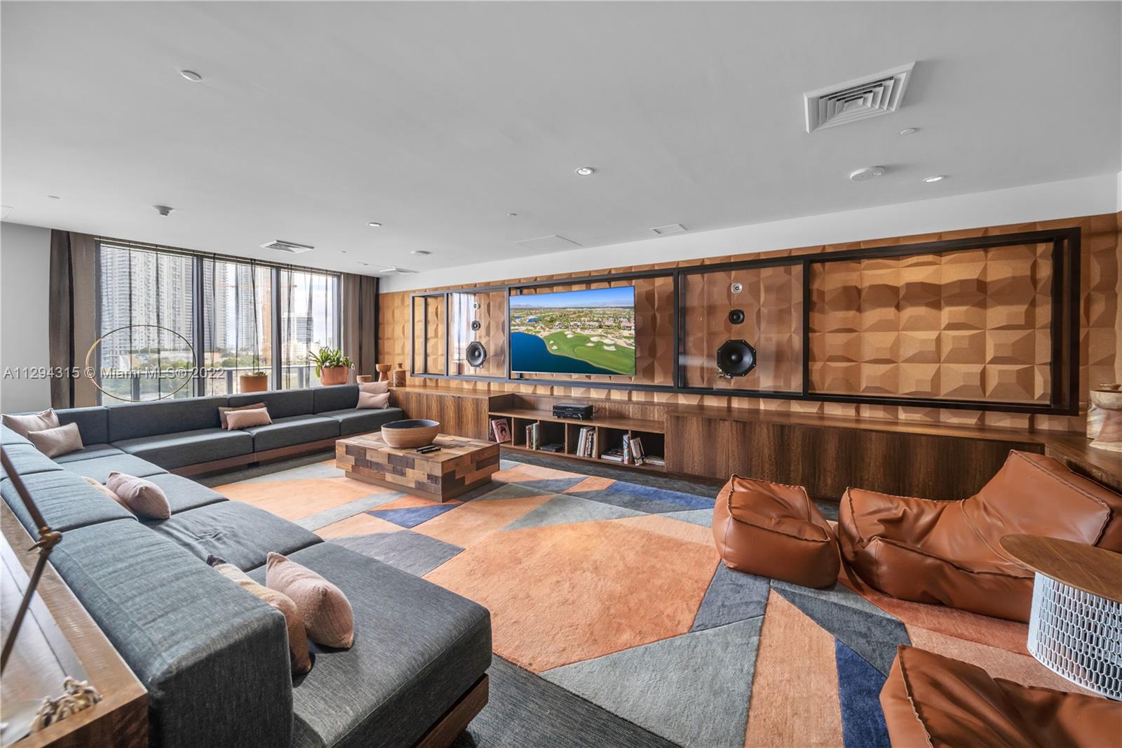 121 NE 34th St Unit: L606