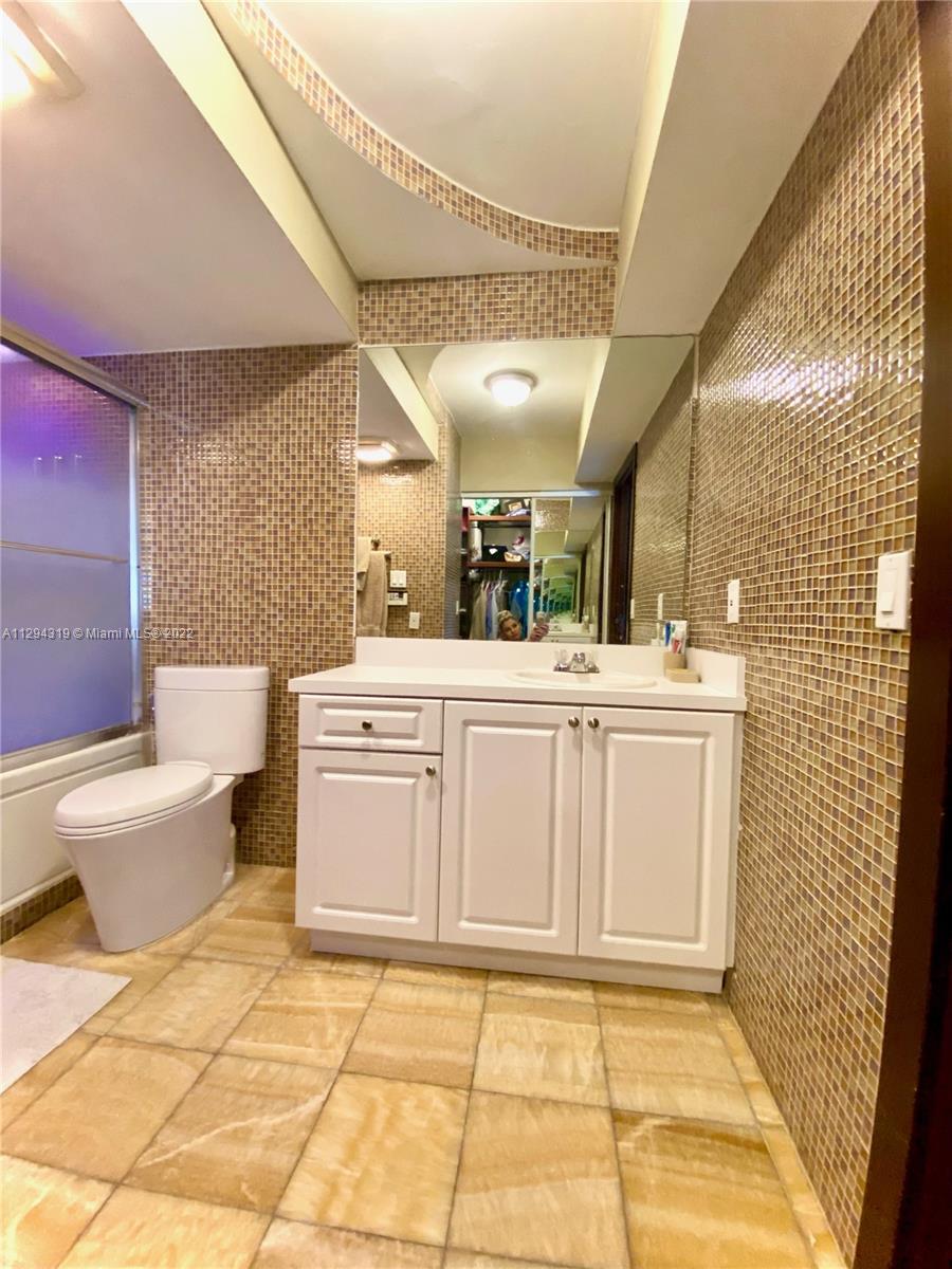 400 Diplomat Pkwy Unit: 414