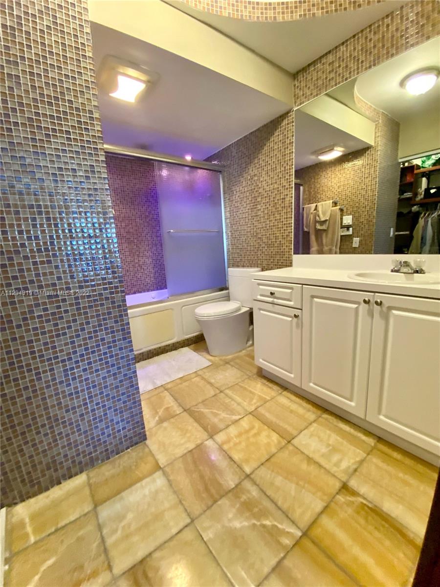 400 Diplomat Pkwy Unit: 414