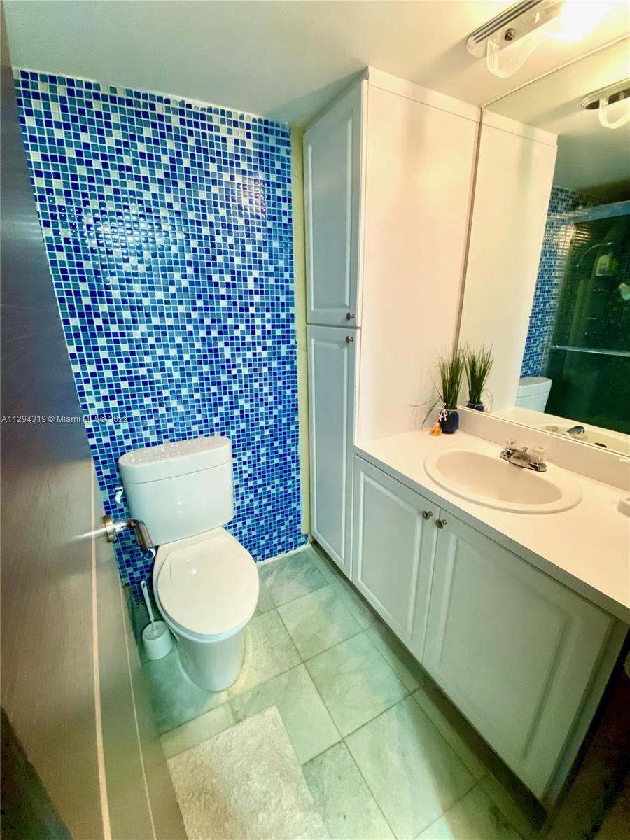 400 Diplomat Pkwy Unit: 414