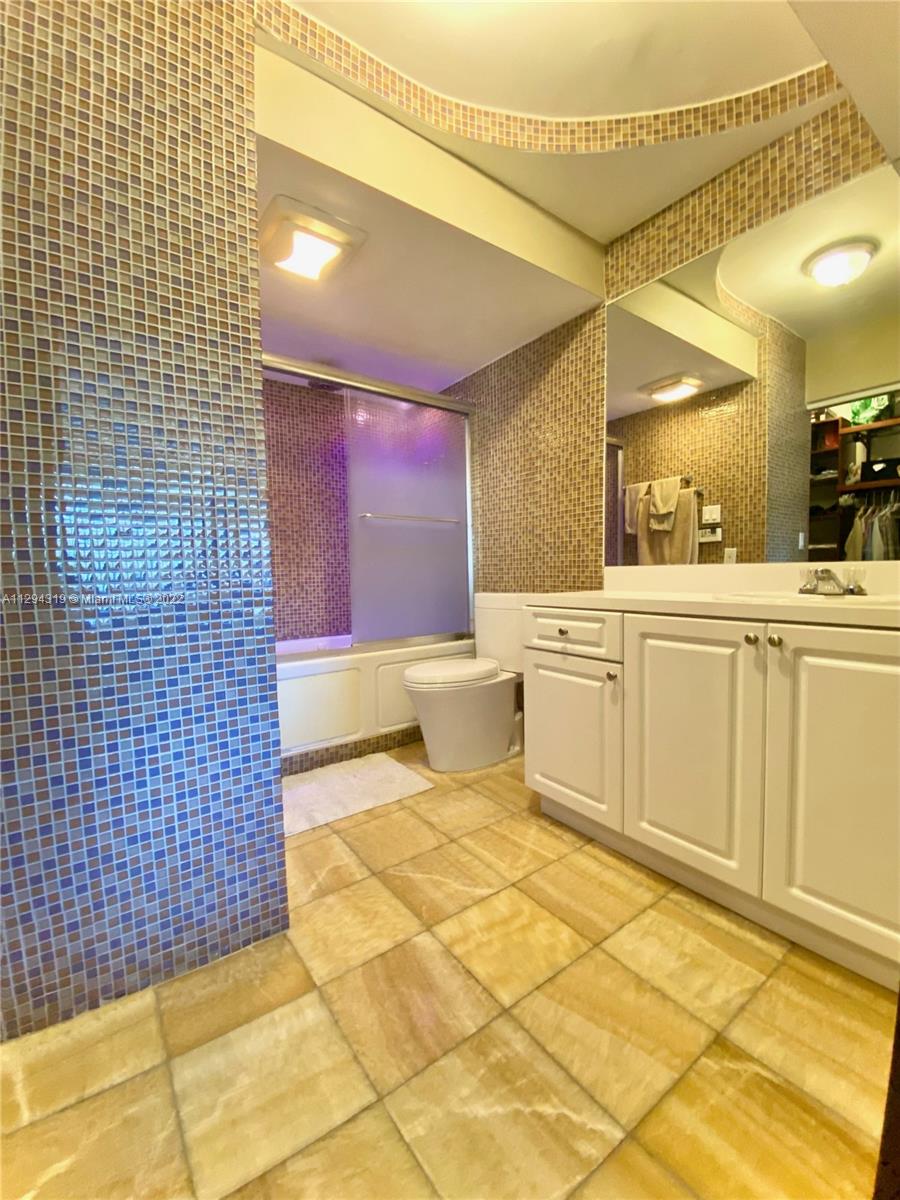 400 Diplomat Pkwy Unit: 414