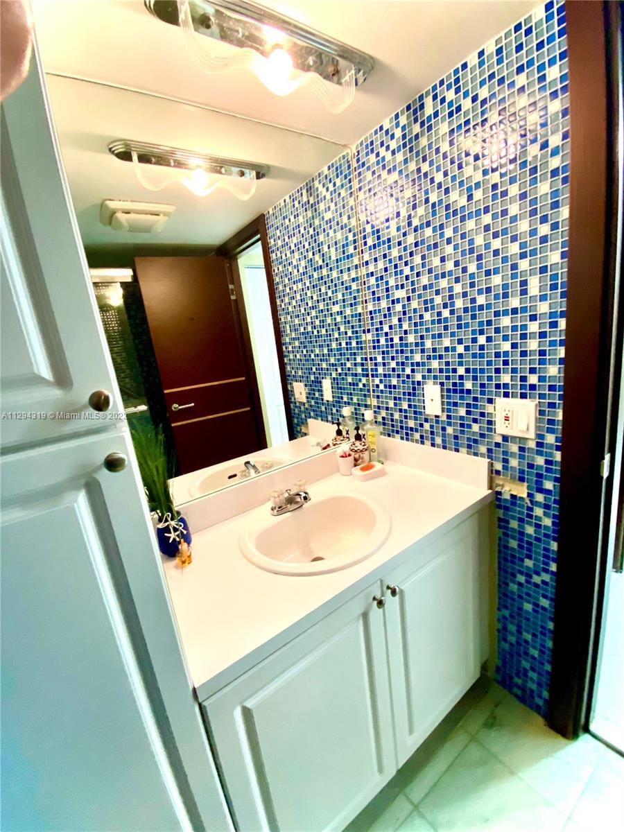 400 Diplomat Pkwy Unit: 414