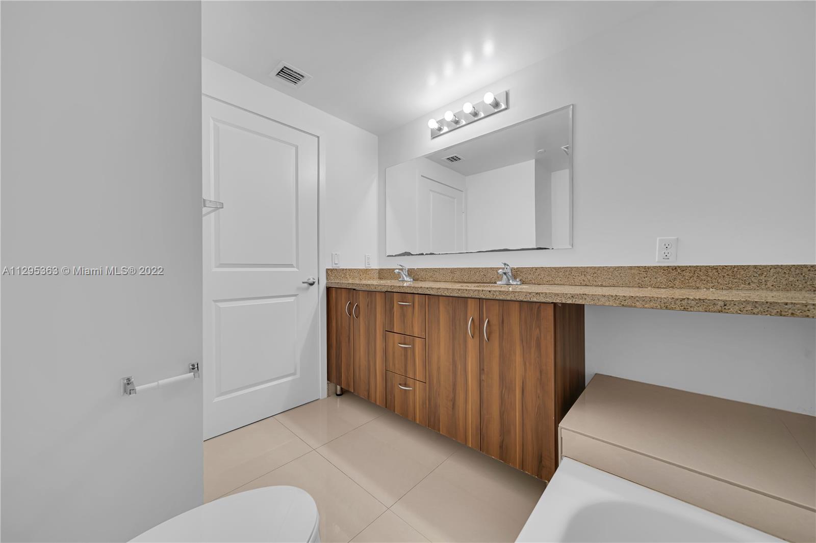 601 NE 23rd St Unit: 902