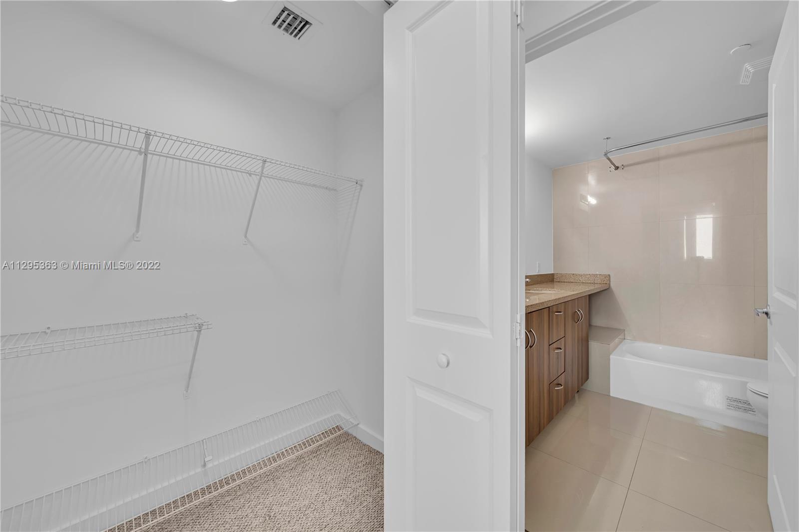 601 NE 23rd St Unit: 902