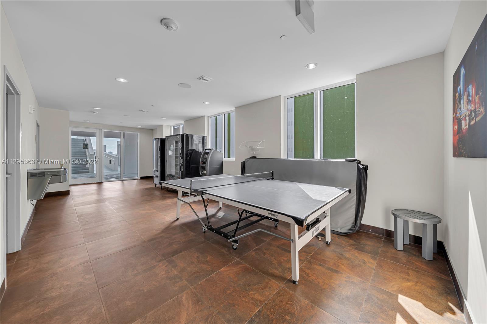 601 NE 23rd St Unit: 902