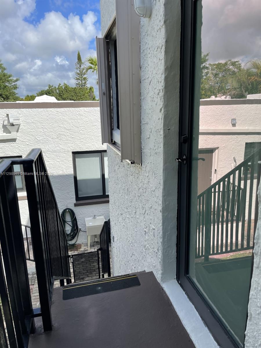 2152 SW 16th Ter Unit: REAR