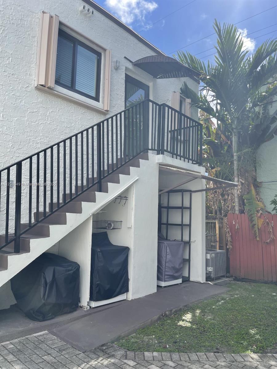 2152 SW 16th Ter Unit: REAR