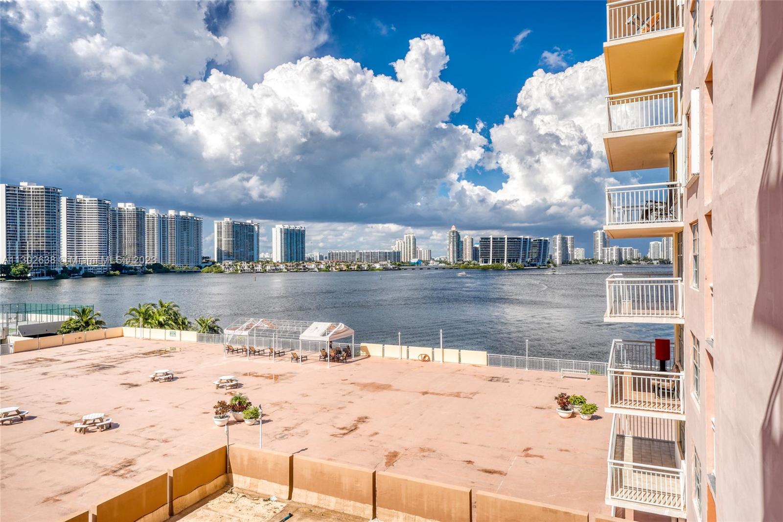 251 174th St Unit: 505
