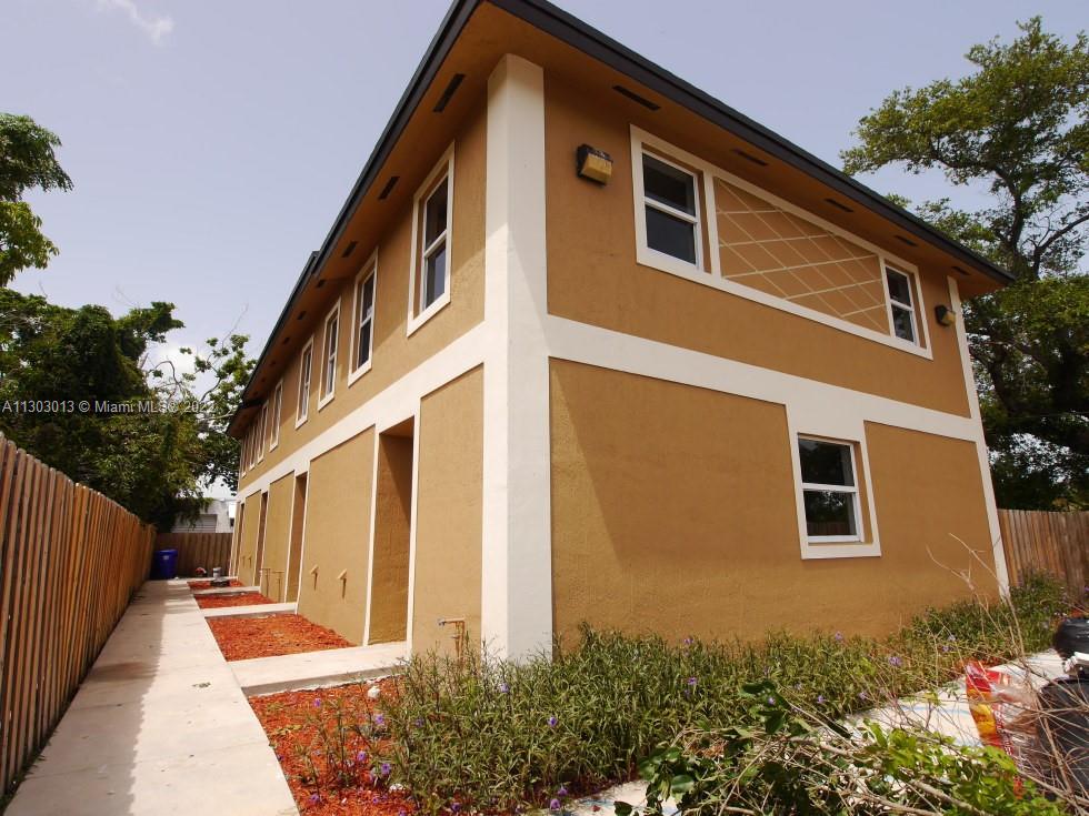 725 NW 70th St Unit: 1