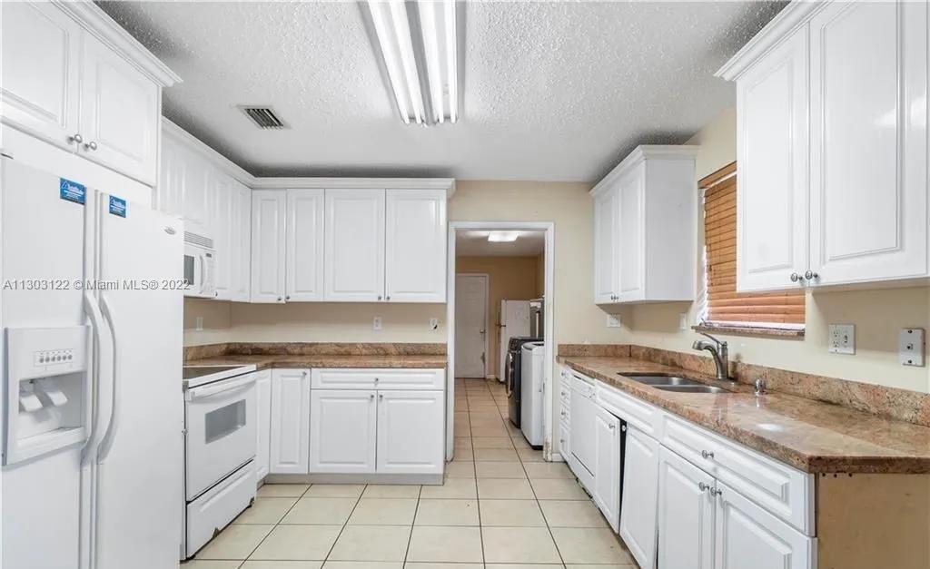 850 SW 31st Ave