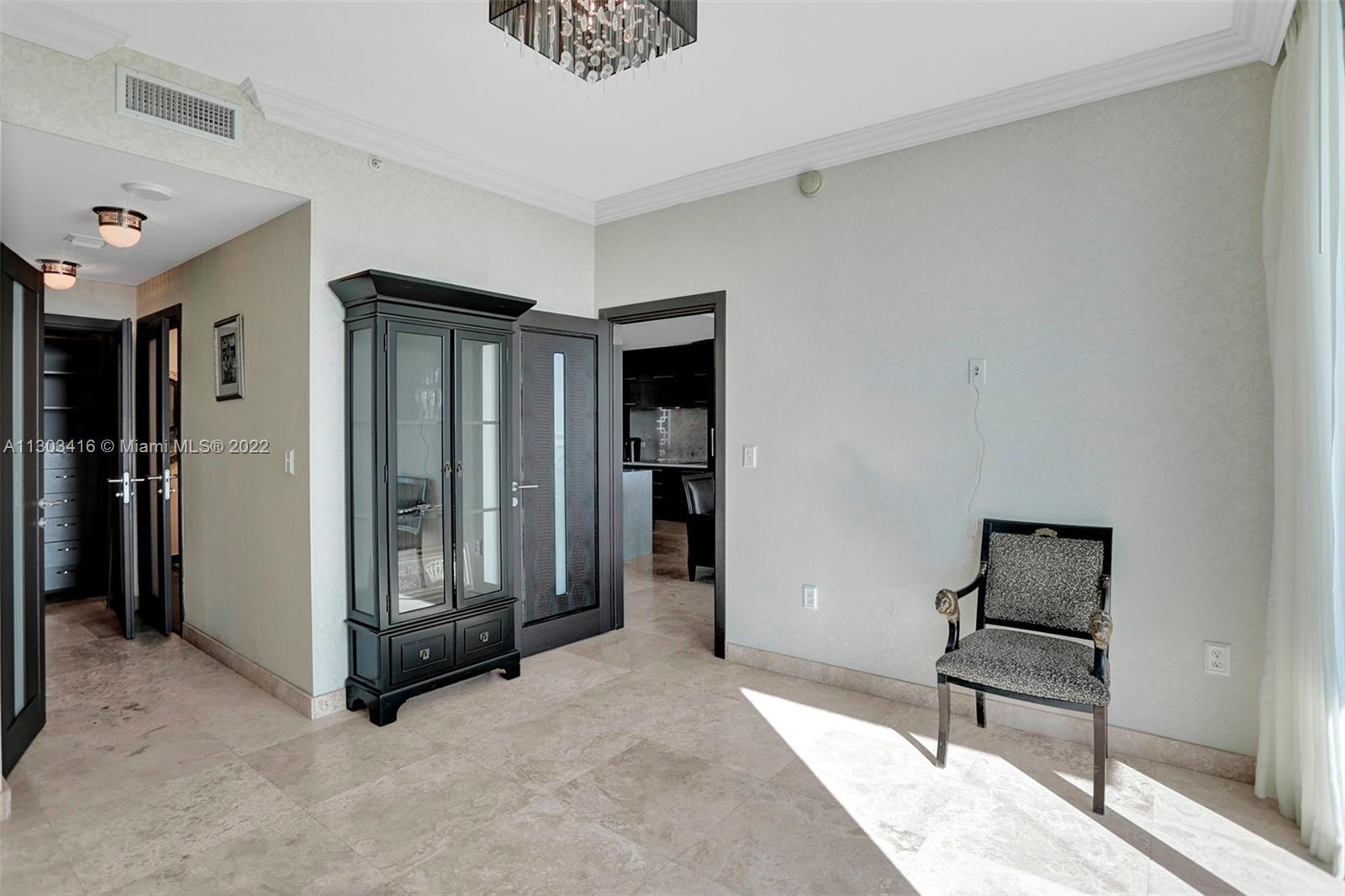 900 Biscayne Blvd Unit: 2004