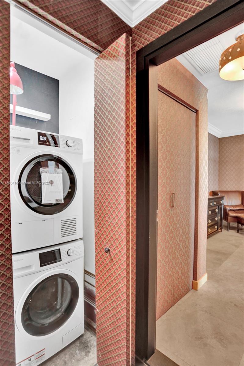 900 Biscayne Blvd Unit: 2004