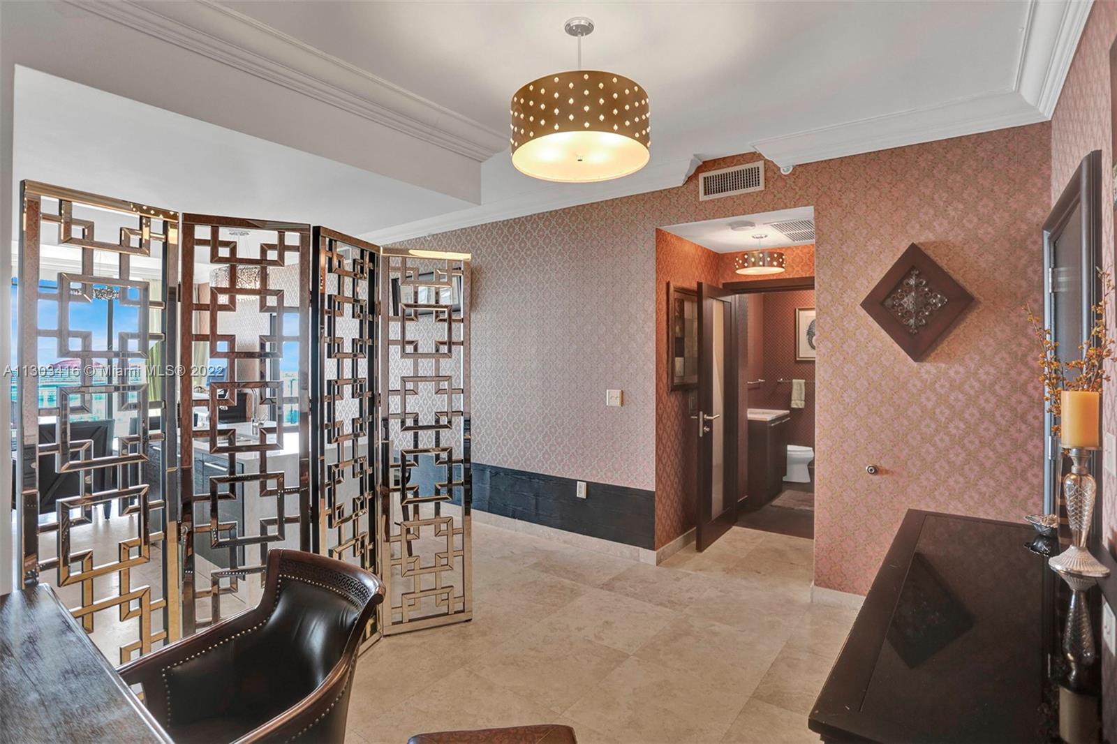 900 Biscayne Blvd Unit: 2004