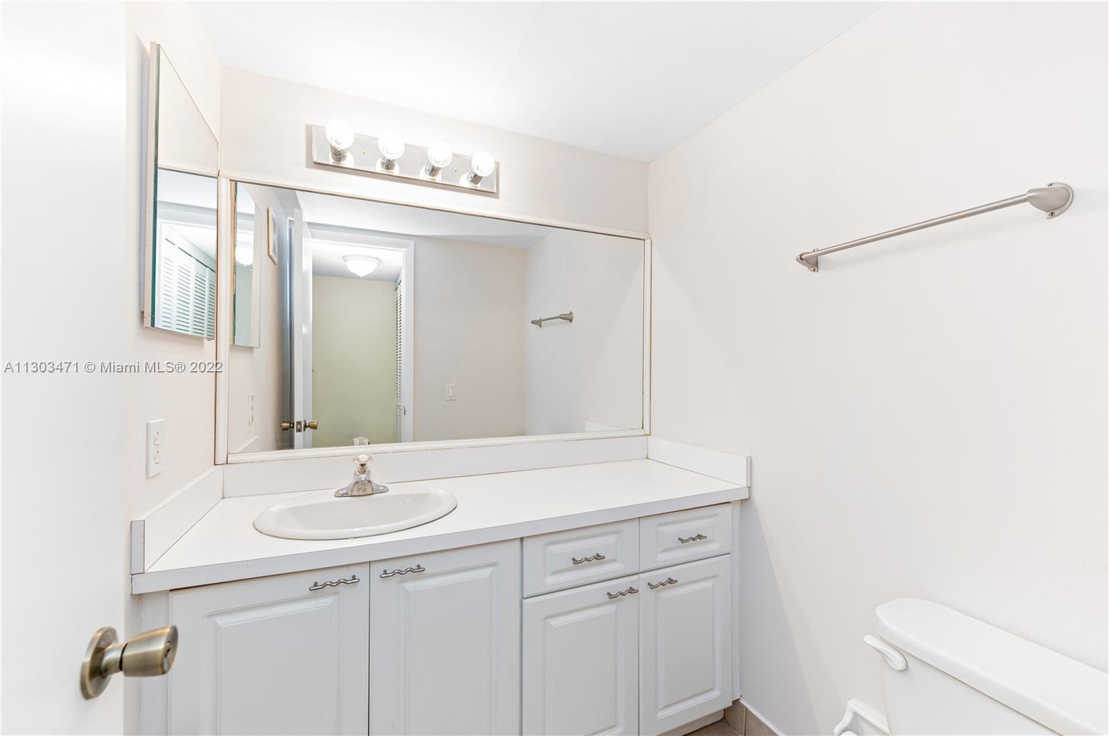 4718 SW 67th Ave Unit: B7