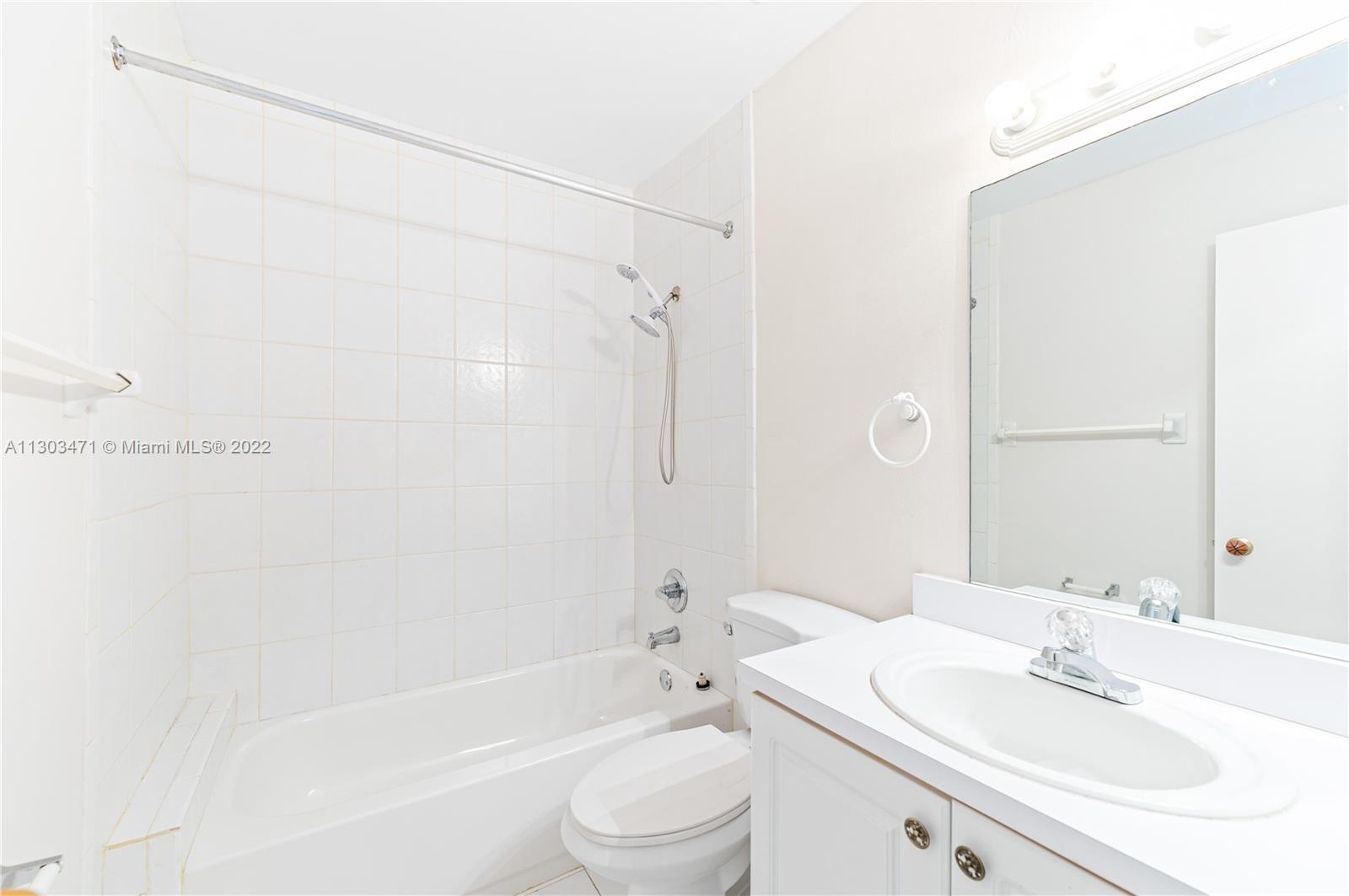 4718 SW 67th Ave Unit: B7