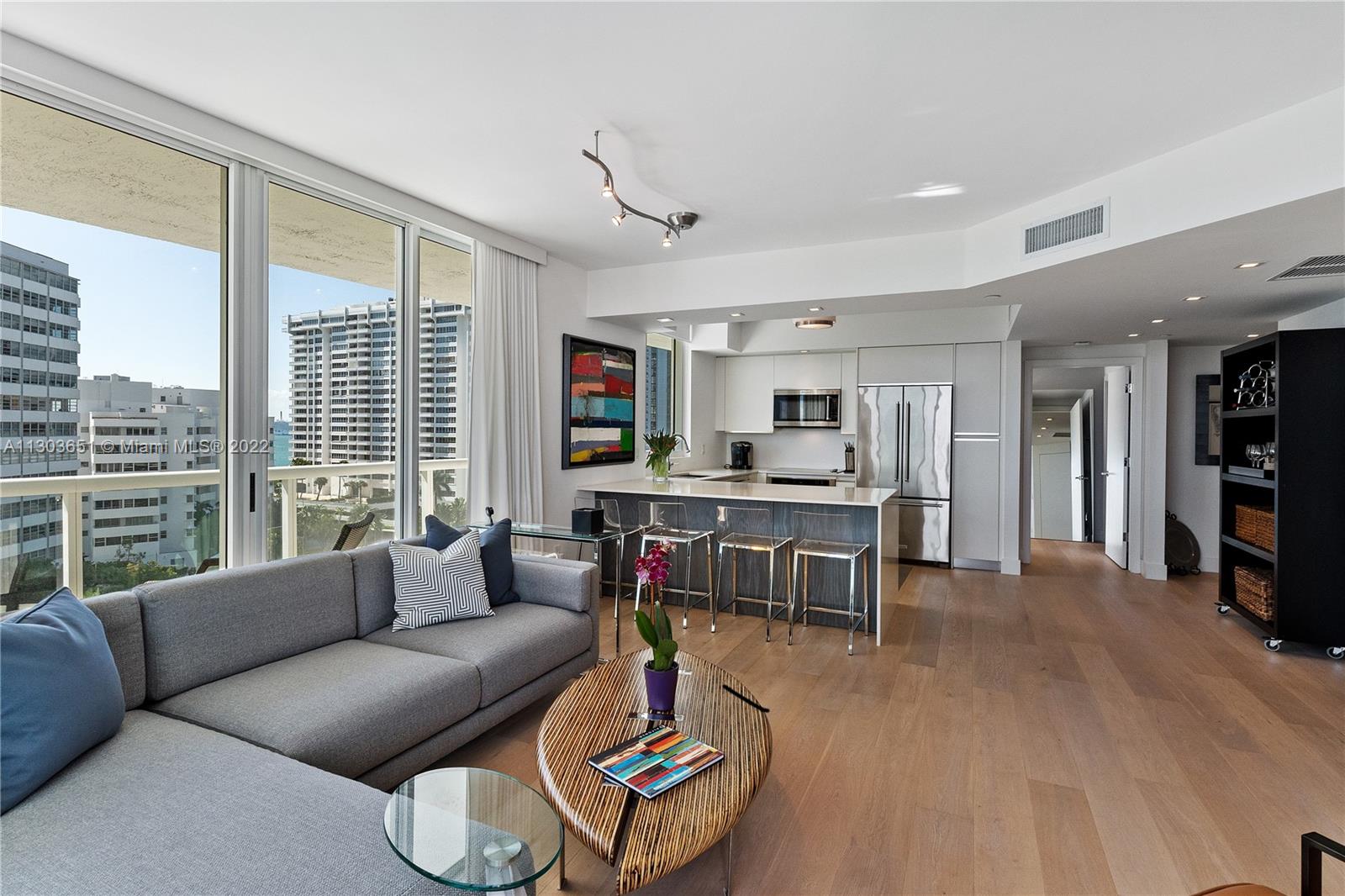 10 Venetian Way Unit: 905