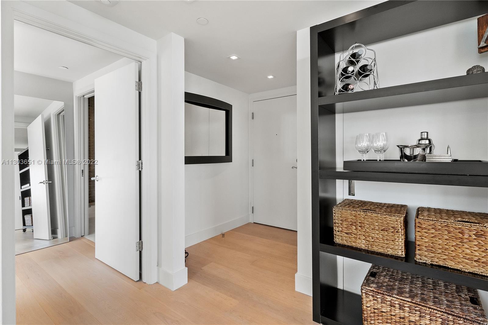 10 Venetian Way Unit: 905