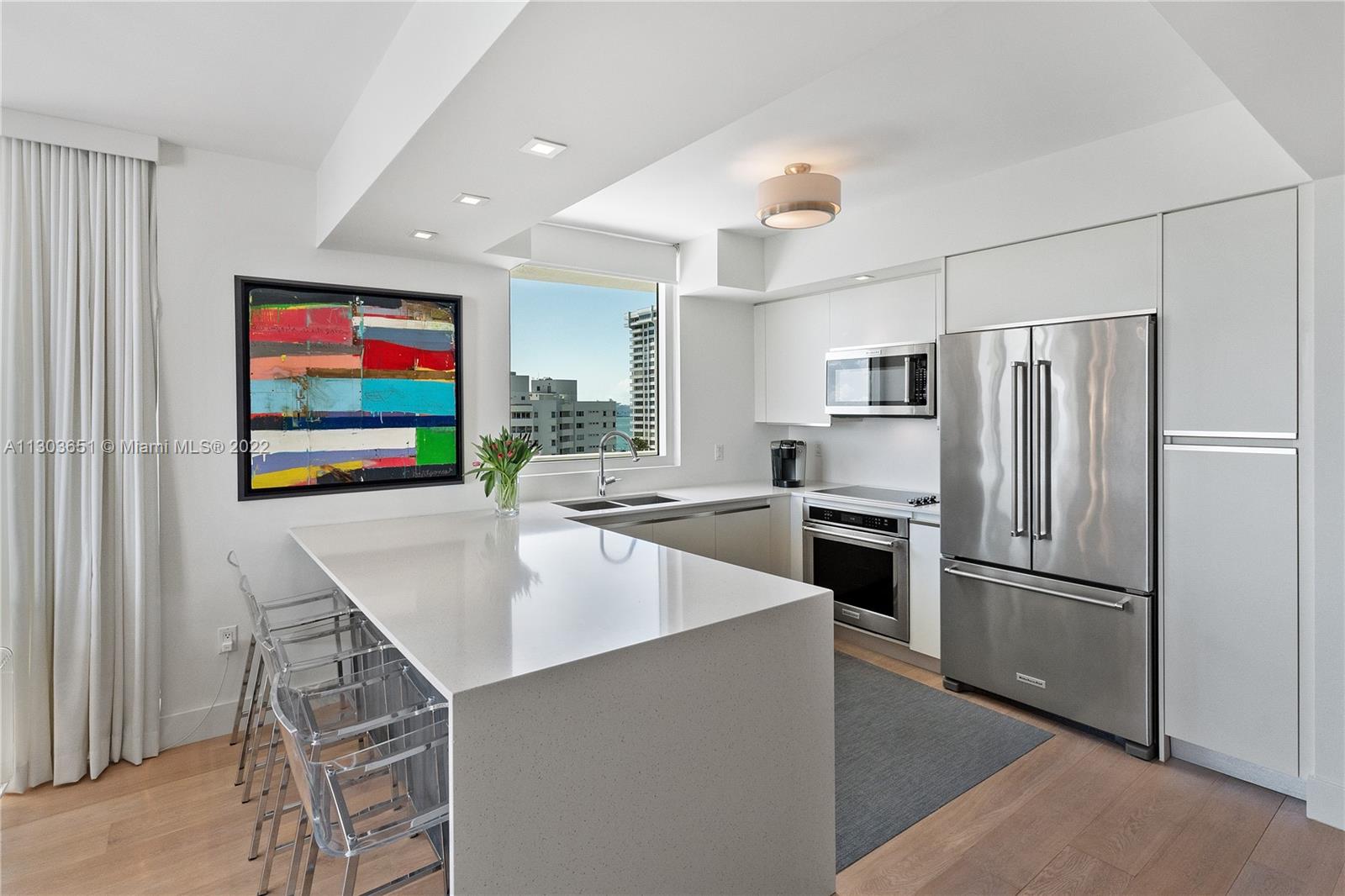 10 Venetian Way Unit: 905