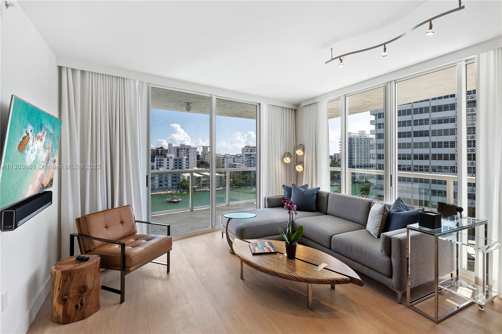 10 Venetian Way Unit: 905