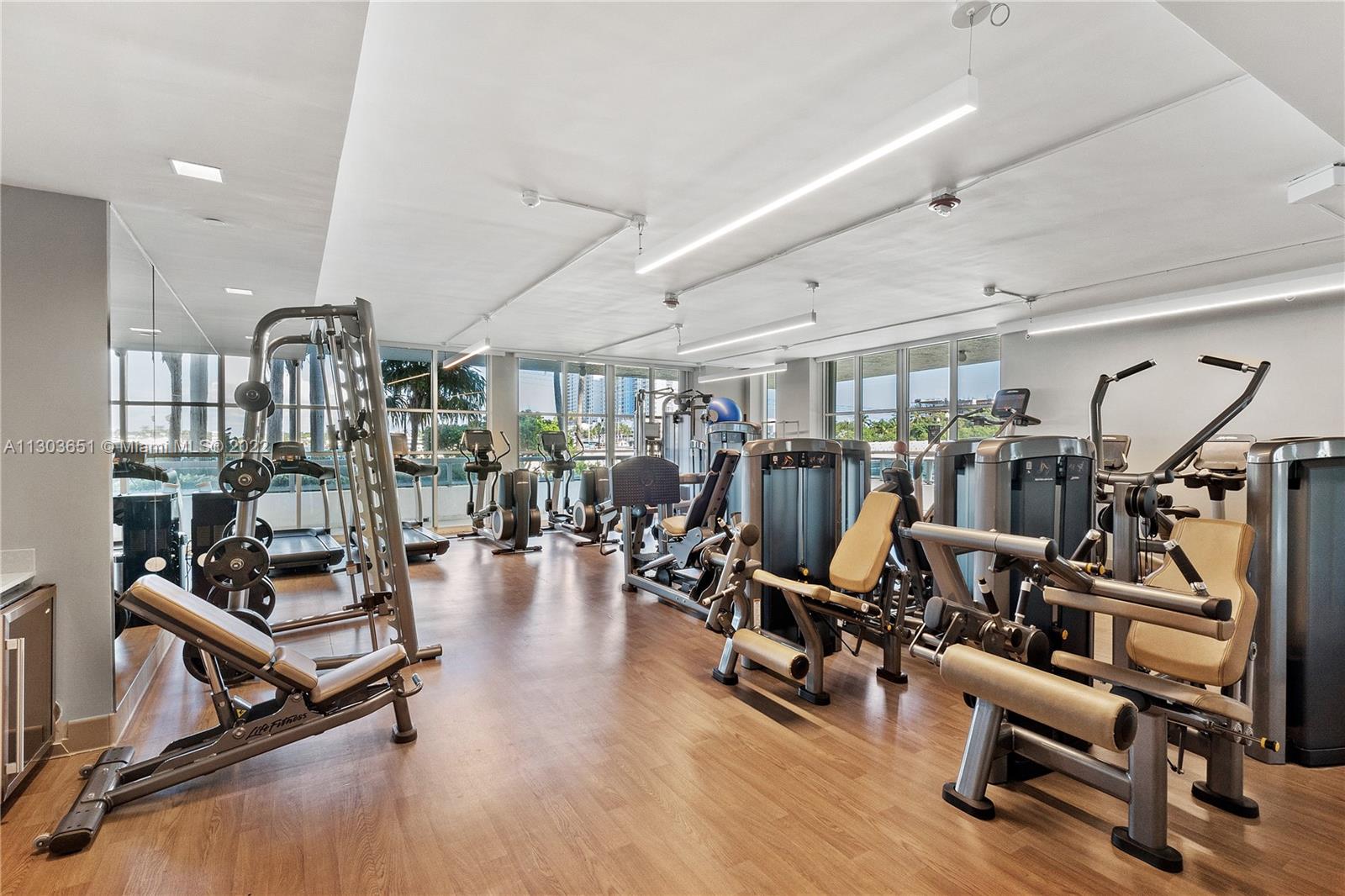 10 Venetian Way Unit: 905