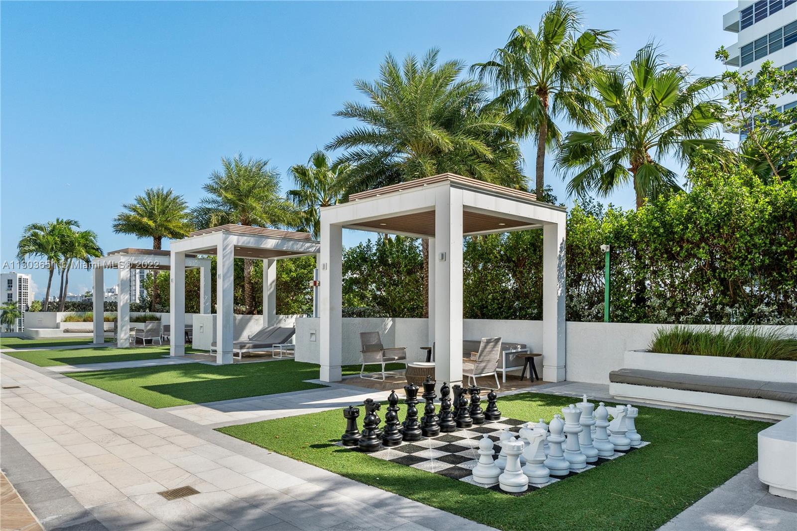 10 Venetian Way Unit: 905
