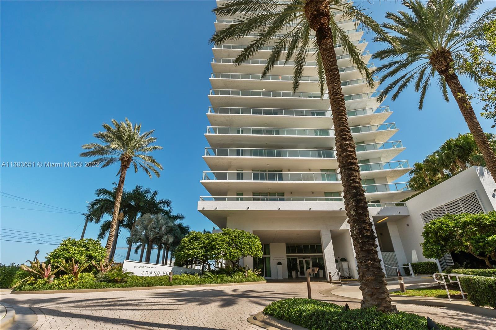 10 Venetian Way Unit: 905