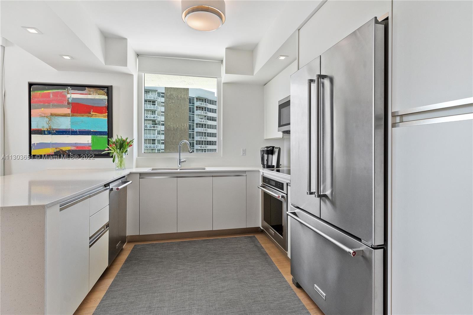 10 Venetian Way Unit: 905