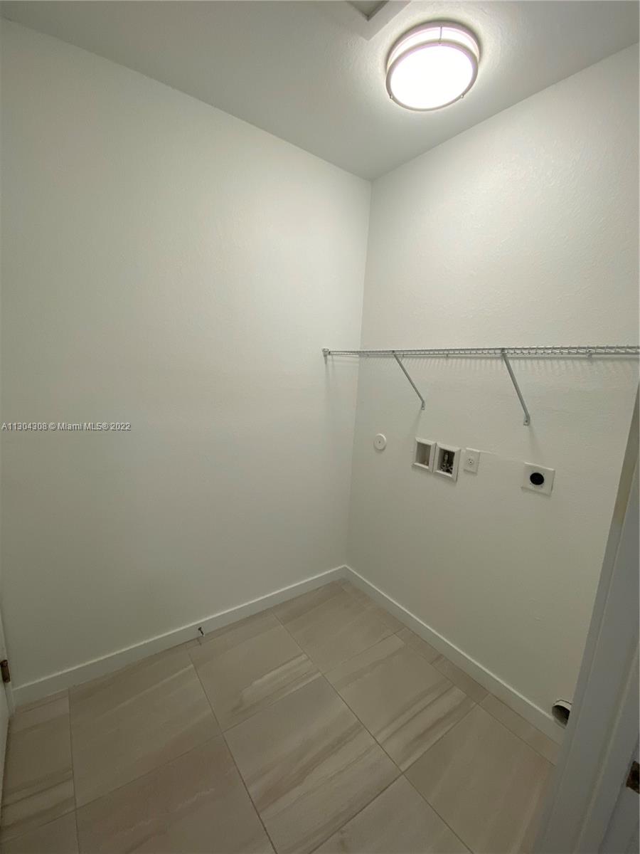 15400 NE 7th Ave Unit: 15400